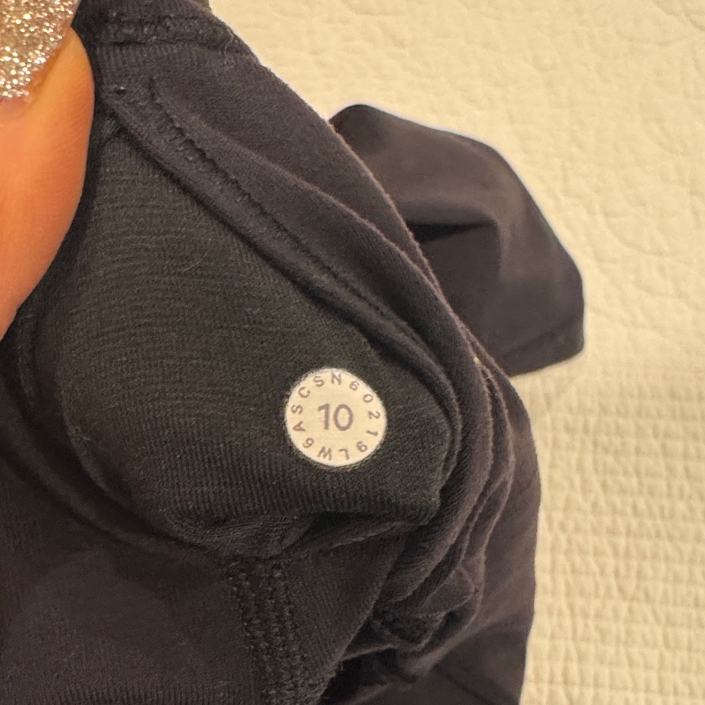 Lululemon Athletica Black Cropped Leggings - Picture 4 of 4